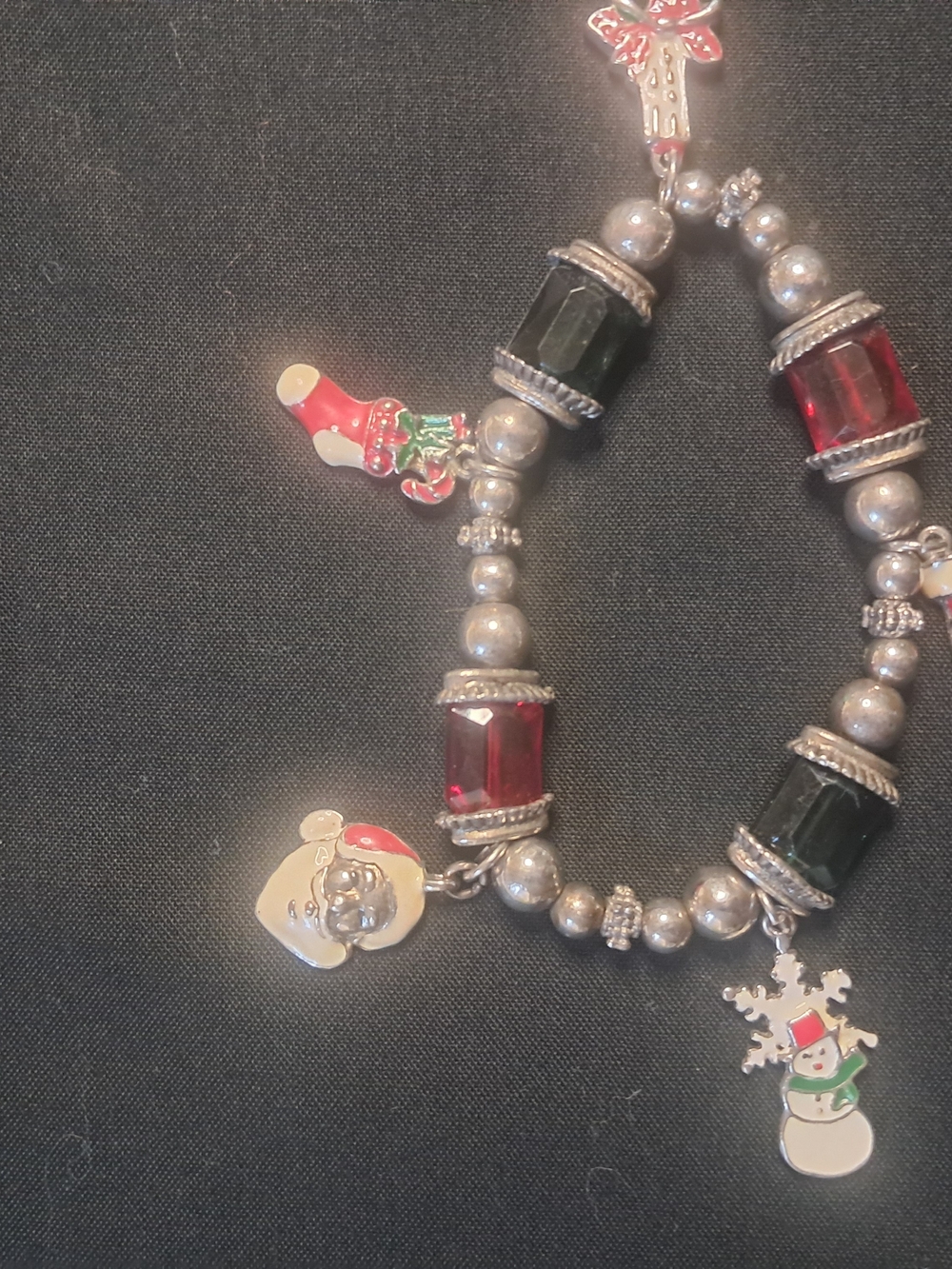 Festive Christmas Charm Bracelet – Silver Beaded Holiday Stretch Jewelry